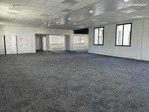 Bureaux 659 m²