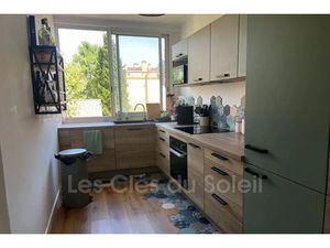 Location meublée appartement 3 pièces 81 m² à Toulon (83000)  909 €