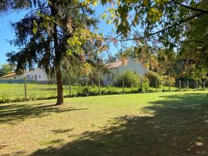 Vente terrain 1429 m² à Saint-Sauvant (17610)  79 308 €