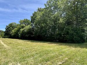 Vente terrain 1800 m² à Sainte-Marie-de-Chignac (24330)  49 000 €