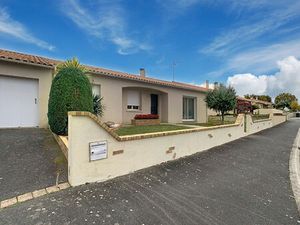 Plain-pied à Vendre à Begrolles En Mauges