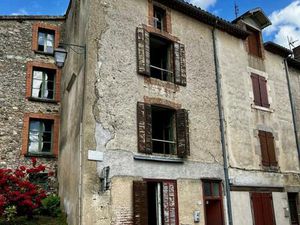 Petite maison à rénover – Au cœur de la ville historique de Bellac