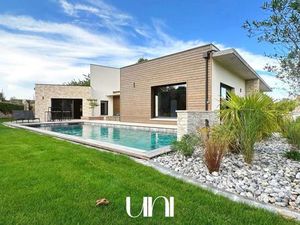 Maison T6 de 300 m² sur terrain de 1200 m² - BIEVILLE BEUVILLE