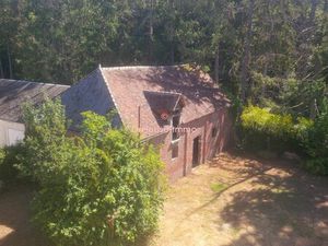 Au coeur de Chateaurenard   anciennes écuries à réhabiliter avec beau terrain plat et clos