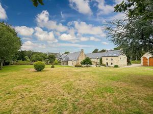 Maison de charme de 10 pièces de 377m2 en vente à Melran