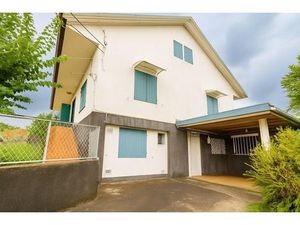 Au centre ville du TAMPON - villa à renover sur un grand terrai