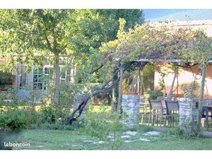 Appartement meublé dans un mas à la campagne avec balcon et jardin