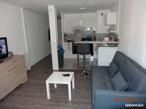 Studio meublé 32 m2 très bon état  parking privatif + cave