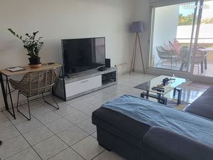 A louer t2 avec varangue et parking