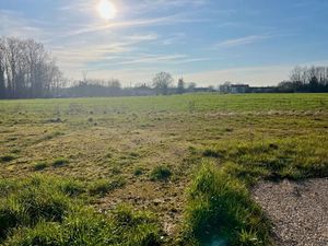 Vente terrain 588 m² à Saint-Denis-lès-Bourg (01000)  129 000 €