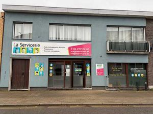 Rez de chaussée commercial + appartement