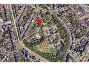 Exceptionnel plateau de bureau à vendre à Bruxelles