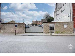 EMPLACEMENT DE PARKING EXT SECURISE