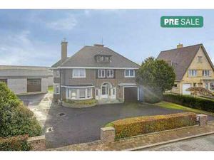 Maison spacieuse avec entrepôt sur 2 127 m² à Lo-Reninge.