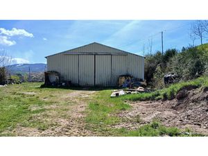 Vente locaux professionnels 250 m² à Laval-Roquecezière (12380)  57 000 €