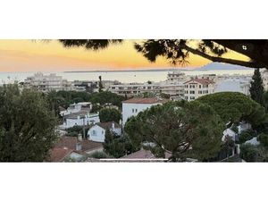 Grand studio rénové avec terrasse et vue mer – Juan-les-Pins  Mas de Tanit