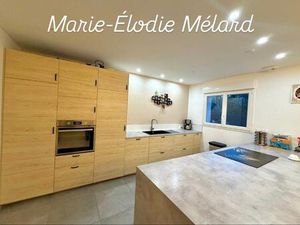 Maison récente   3 chambres  jardin et garage.