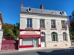 Entre Montrichard et Saint Aignan. Local commercial avec mai