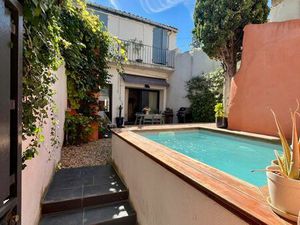 Maison de ville avec bassin Tour Magne