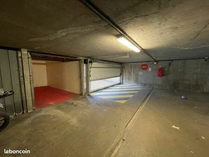Garage fermé 13 m² – Lyon 8ème (Philippe Fabia)