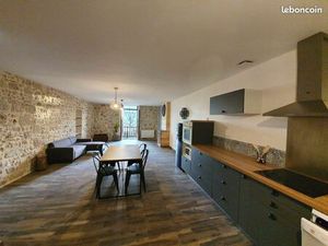 Maison centre du village Prayssas