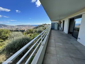 3 pièces meublé 60m² - Terrasse 25m² - Parking - Piscine - Saint Pierre de Féric