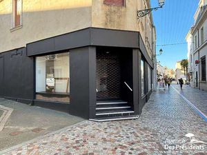 Vente Bureaux et commerces aux Sables-d'Olonne (85100) : à vendre / 100m² Les Sables-d'Olo