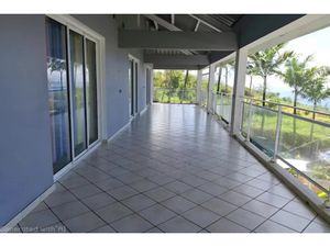Location villa 5 pièces 125 m² à Petite ile (97429)  1 390 €