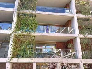 Assistentiewoning met terras en autostaanplaats in het ha...