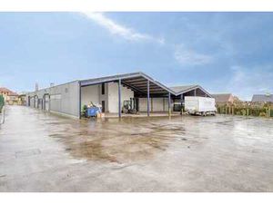 Bâtiment commercial d'environ 1 575 m² à Oostnieuwkerke-Stad