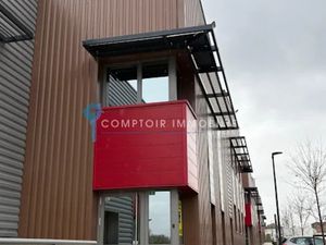 Location locaux professionnels 335.76 m² à Domene (38420)  2 731 €