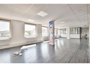 Location locaux professionnels 1799 m² à Suresnes (92150)  41 274 €