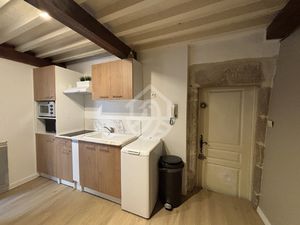 VALENCE CENTRE HISTORIQUE : STUDIO MEUBLÉ - CAVE