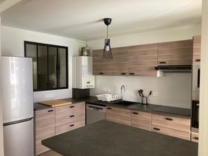 Appartement T3 de 70 m2 avec balcon  parking et cave