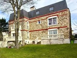 LE RAINCY (sur le plateau) proche des écoles et des commerces  terrain sur 2 rues  grande 