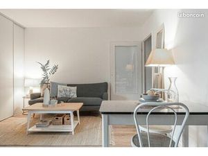 RARE Studio NON MEUBLE de 21 m² Baigné de Lumière avec terrasse et Jardin Privatif clos de