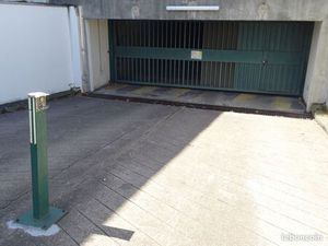 Garage  box fermé en sous-sol situé au Bachut
