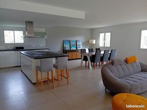 Maison meublée moderne 166 m² – 4 chambres  suite parentale  grand stockage