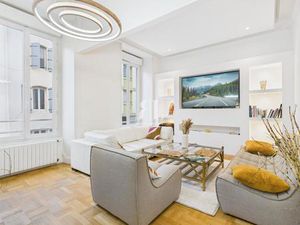 LORIENT - VOLUMES  PARQUET  HISTOIRE : UN BIEN SINGULIER