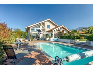 LA JARRIE : maison (246 m²) à vendre