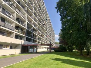 A Louer Très Grand T3 ( 118m2 ) à CROIX + Terrasse ( Chauff -Eau chaude - collectif )