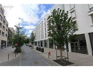 Parking sous-sol près du tramway Lavallée