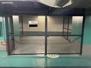 Grand parking fermé Châtelet Les Halles