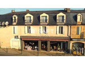 Opportunité unique  immeuble et local commercial au coeur d'un bourg du Périgord noir  à l