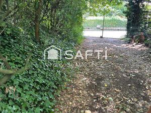 La perle rare à saisir  nichée dans un havre de verdure sur les hauteurs de Crépieux