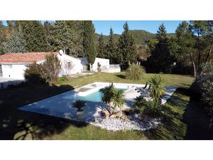 St Zacharie – Propriété composée de 3 habitations indépendantes