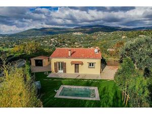 Maison Individuelle avec Piscine  Garage et 2 Chambres – 98 74 m² de Surface Totale