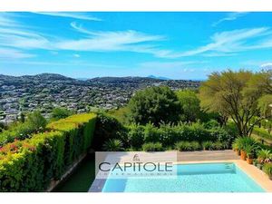 Vallauris - Villa 5 pièces de 231 m² édifiée sur un terrain de 2500 m² avec piscine ...