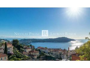 Villa contemporaine avec piscine rooftop et vue panoramique