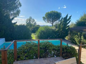 EYRAGUES (13630) - MAISON EN POSITION DOMINANTE AVEC PISCINE SUR BEAU TERRAIN DE 2350 M2